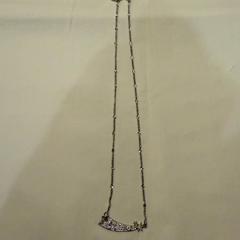 Elegant Silver Necklace with Dainty Pendant
